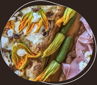 Pinsa con fiori di zucca e pinsa con mortadella